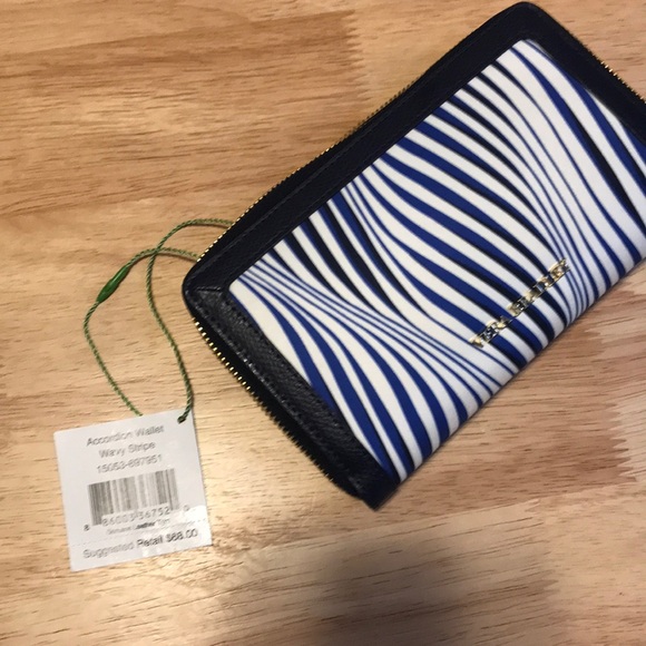 Vera Bradley Wallet - Picture 2 of 2